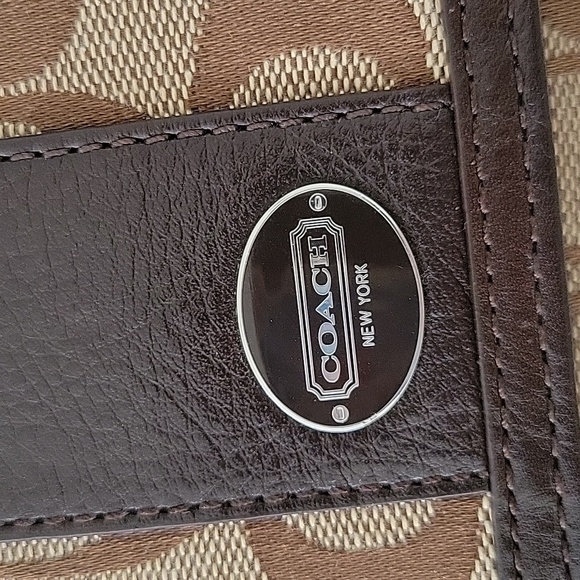 NEW Coach ladies wallet with snap clasp, zipper pocket, many card holder slots. - Picture 4 of 4